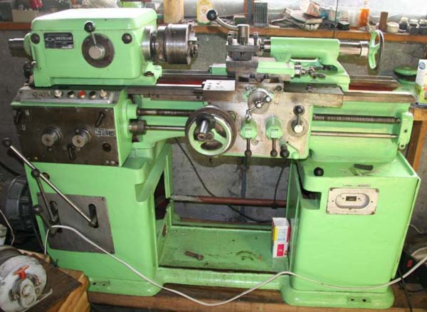 Загальний вигляд токарно-гвинторізного верстата ІЖ-250 ІЖ-250 Фото універсального токарно-гвинторізного верстата